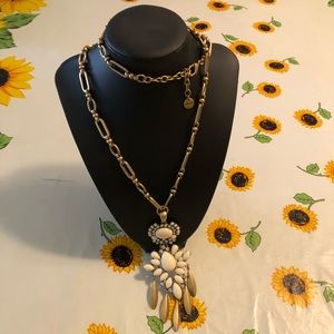 Stella & dot Necklace tone color gold and white